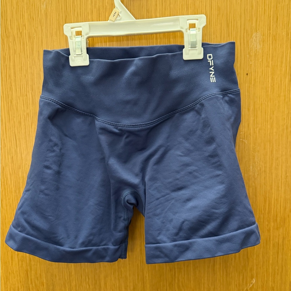 Authentic navy Dfyne impact shorts 4.5 length - Picture 2 of 3